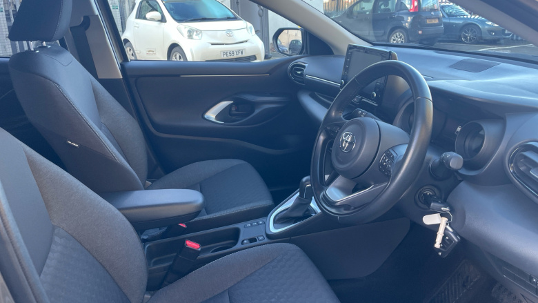 Toyota Yaris 1.5 Hybrid Design 5dr CVT Hybrid Hatchback